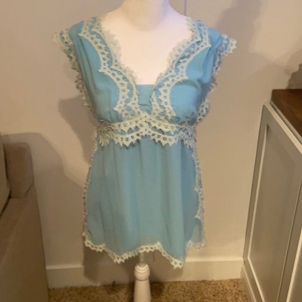 Women’s summer sleeveless top Size M